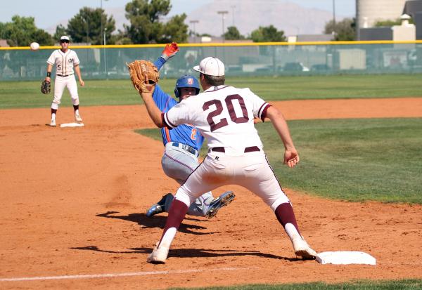 Cimarron-Memorial’s Tanner McAninch (20) waits for the throw as Bishop Gorman’s ...