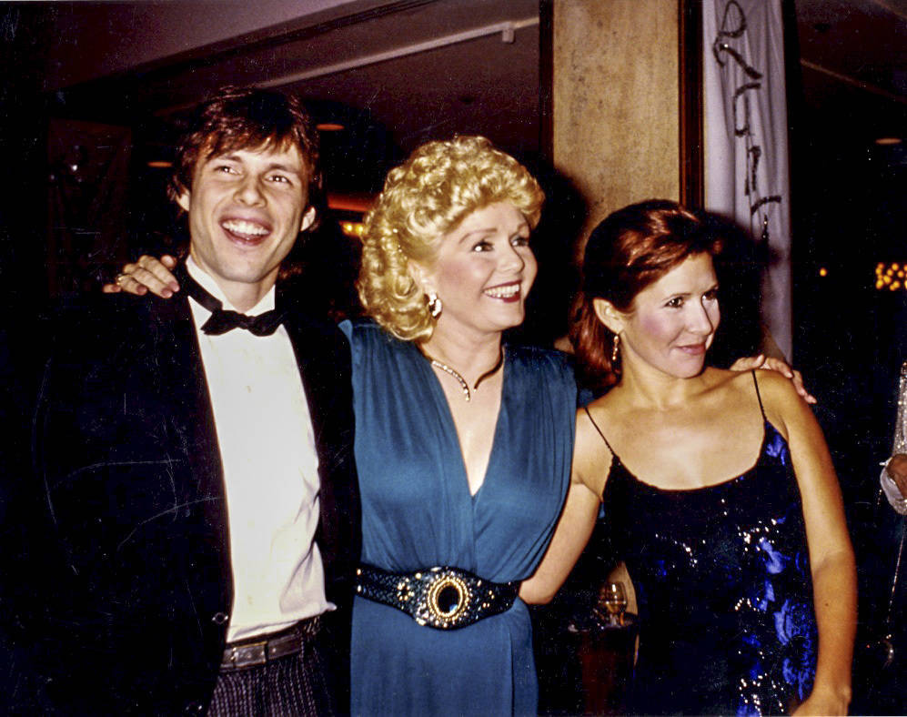 Todd Fisher with his mom, Debbie Reynolds, and and sister, Carrie Fisher. (Fisher Family Archiv ...