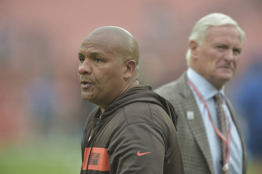 Cleveland Browns head coach Hue Jackson, left, stands beside Browns owner Jimmy Haslam before a ...