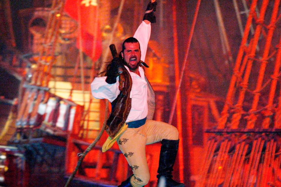 Remembering Treasure Island’s pirate show on Las Vegas Strip — PHOTOS