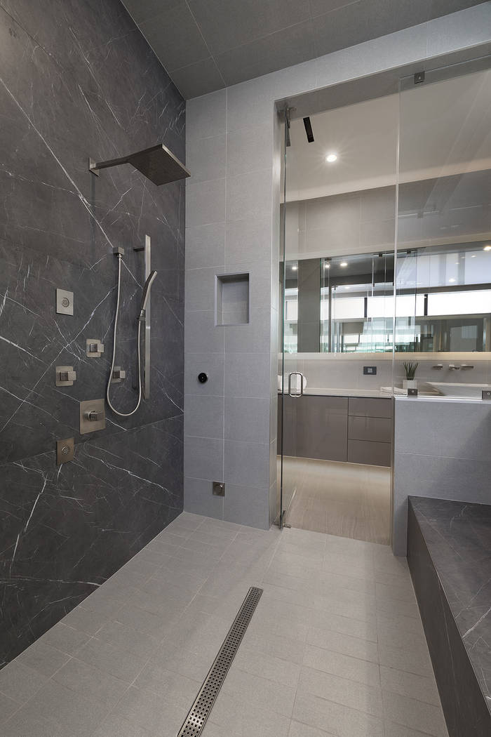 The master shower. (Synergy|Sotheby’s International Realty)