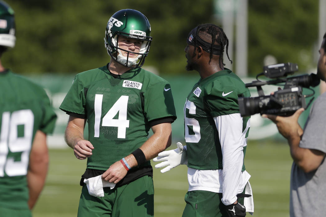 New York Jets' Le'Veon Bell, right, talks with quarterback Sam Darnold during practice at the N ...
