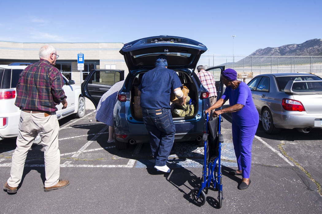 Paul Browning, center, helps load up a car with boxes of paperwork after being released from El ...