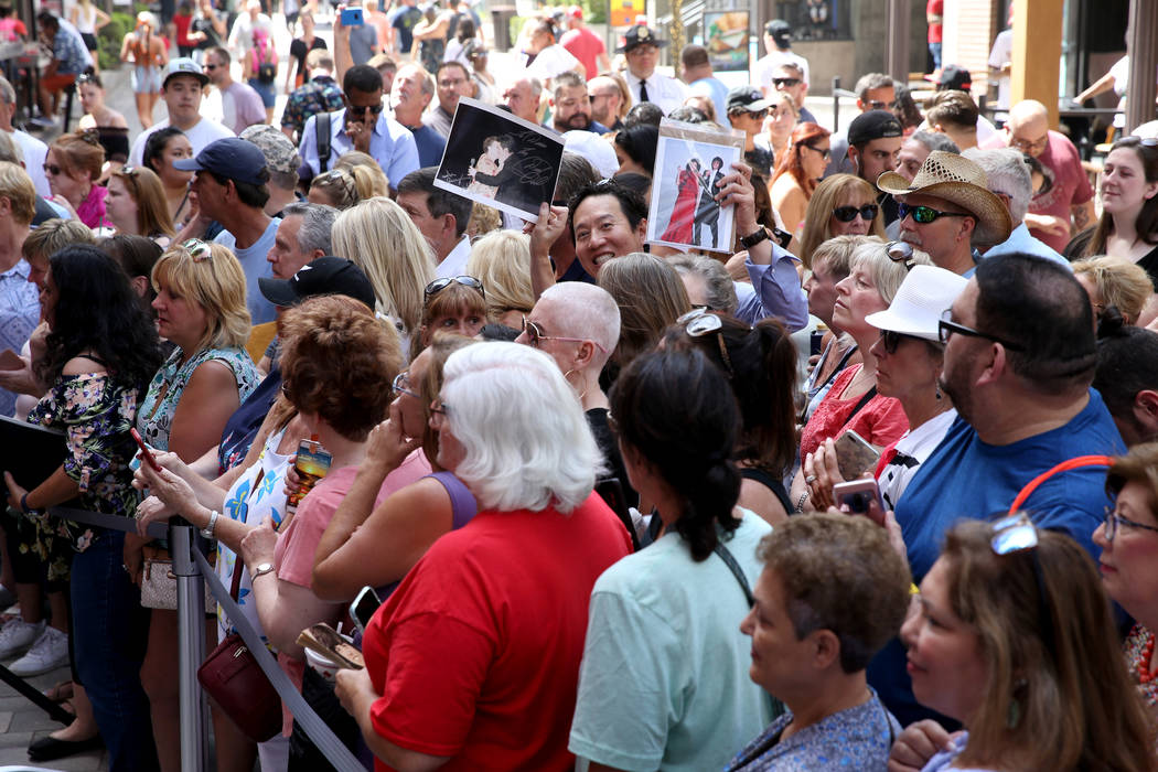 Fans wait for Strip headliners Donny and Marie Osmond to receive a Key to The Las Vegas Strip d ...