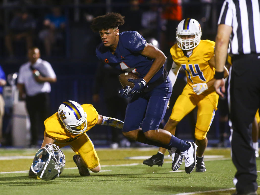 Bishop Gorman's Rome Odunze (4) runs the ball after losing his helmet during the second half of ...