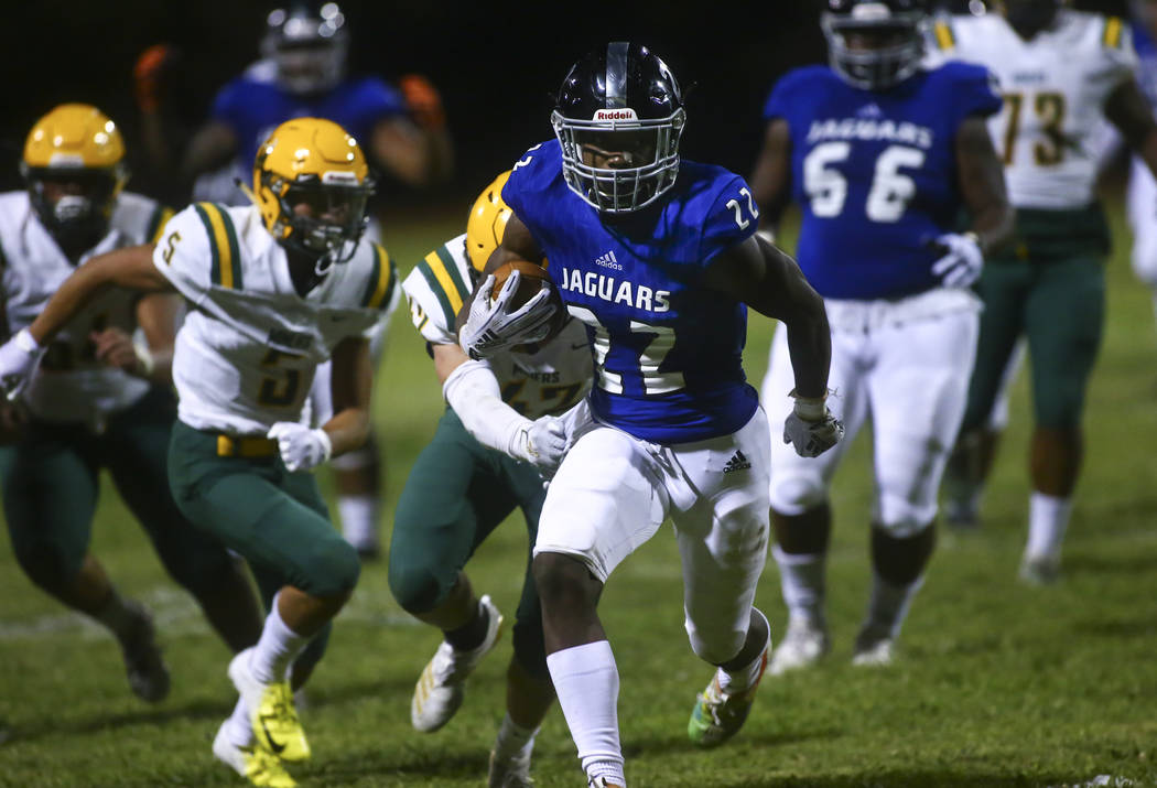 Desert Pines' Javontae Barnes (22) runs the ball against Bishop Manogue during the second half ...