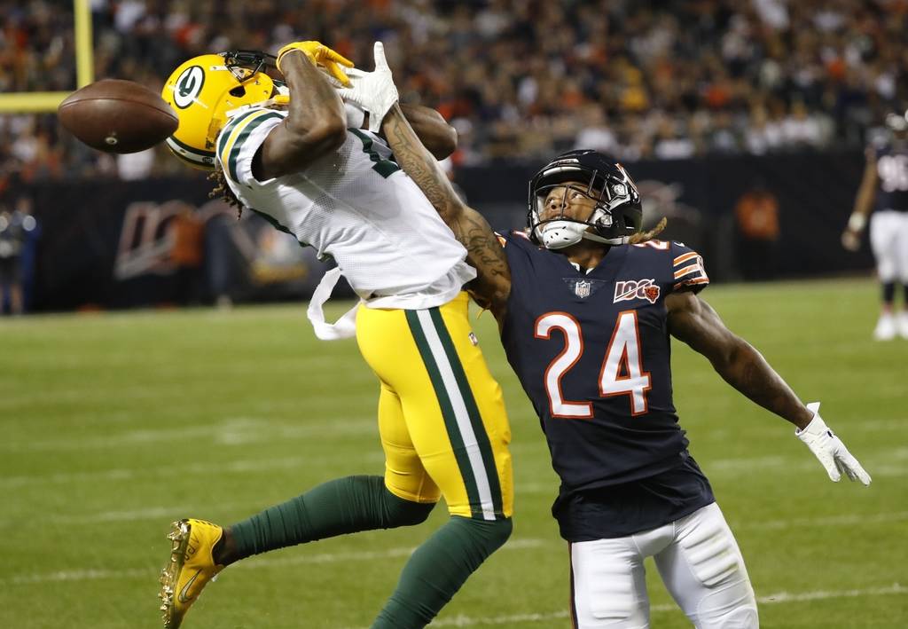 Chicago Bears' Buster Skrine breaks up a pass intended for Green Bay Packers' Davante Adams dur ...