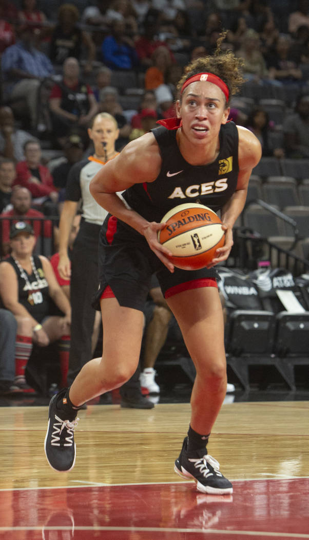 Las Vegas Aces forward Dearica Hamby (5) set up for a two pointer against Connecticut Sun playe ...