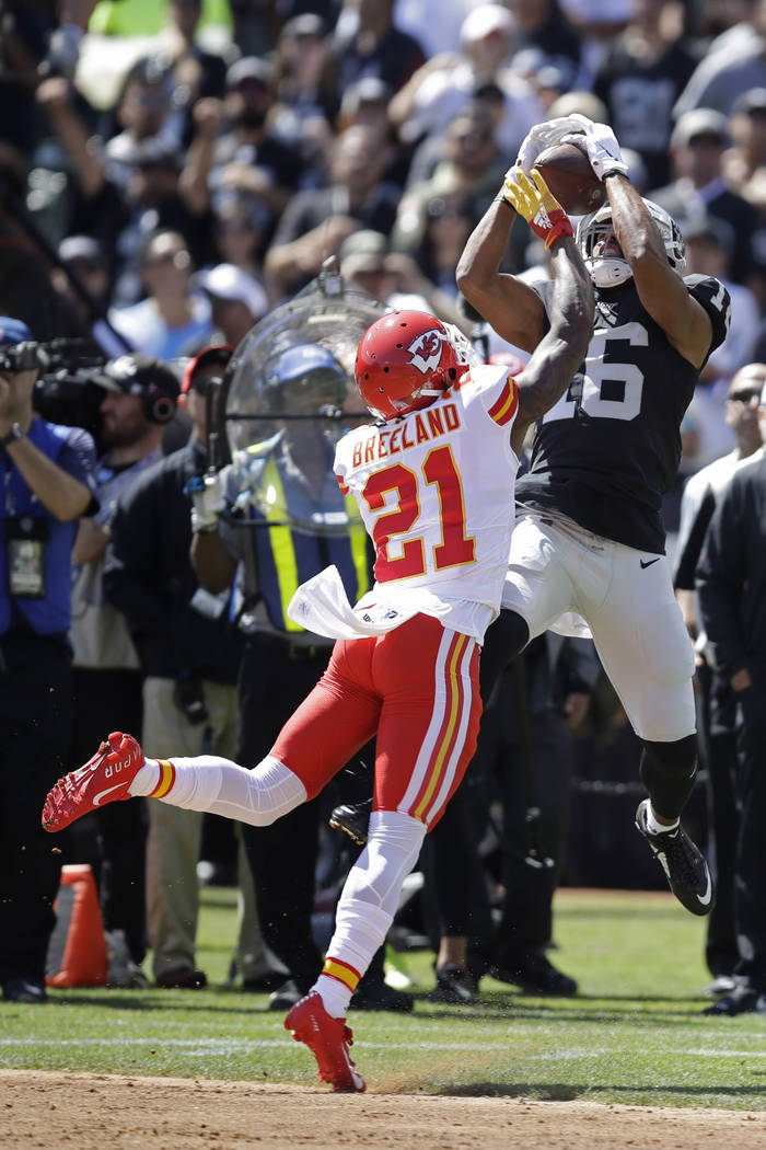 Oakland Raiders wide receiver Tyrell Williams (16) catches a pass as Kansas City Chiefs defensi ...