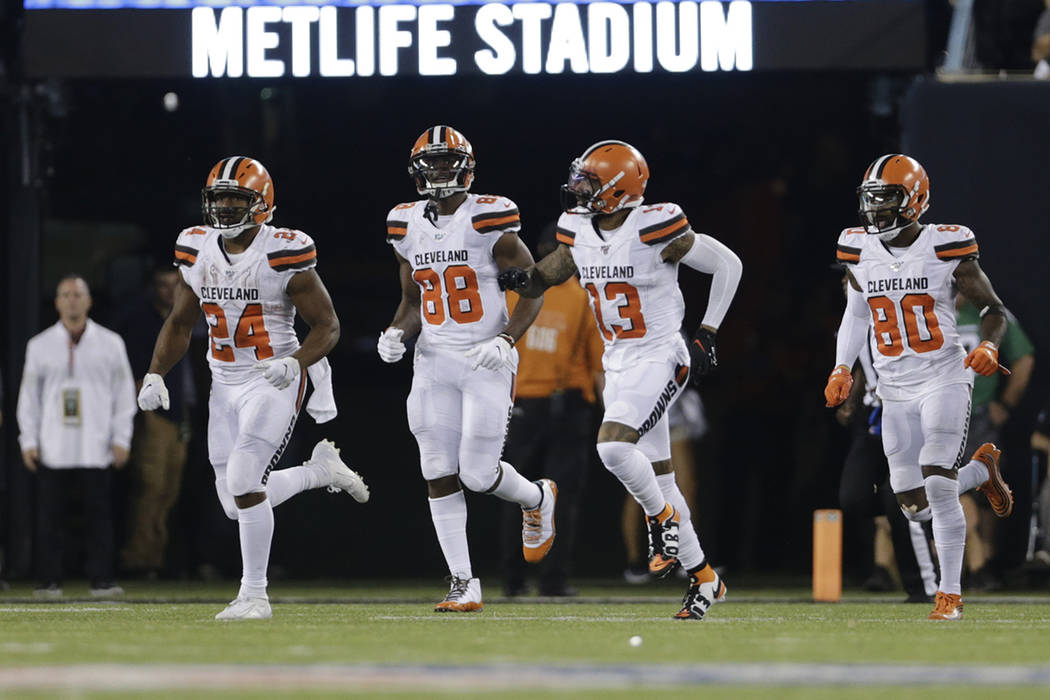 Cleveland Browns' Nick Chubb (24), Demetrius Harris (88), Odell Beckham (13) and D'Ernest Johns ...