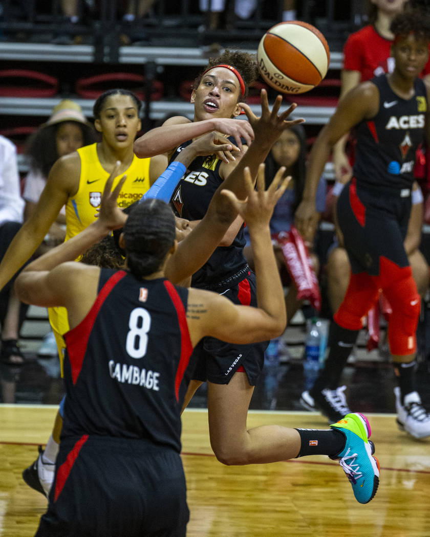 Las Vegas Aces forward Dearica Hamby (5) tosses a pass to center Liz Cambage (8) over the Chica ...