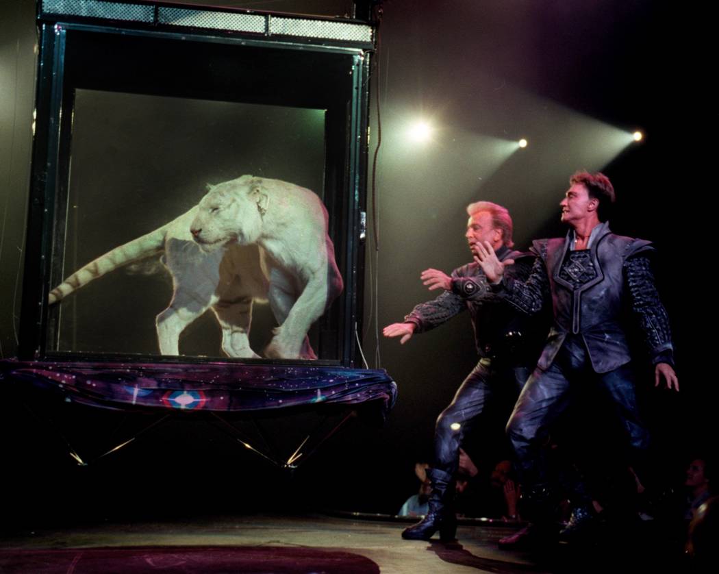 Siegfried & Roy perform at The Mirage on Feb. 19, 2001. (Jeff Scheid/Las Vegas Review-Journal)