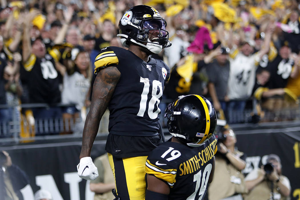 Pittsburgh Steelers wide receiver Diontae Johnson (18) celebrates with JuJu Smith-Schuster (19) ...