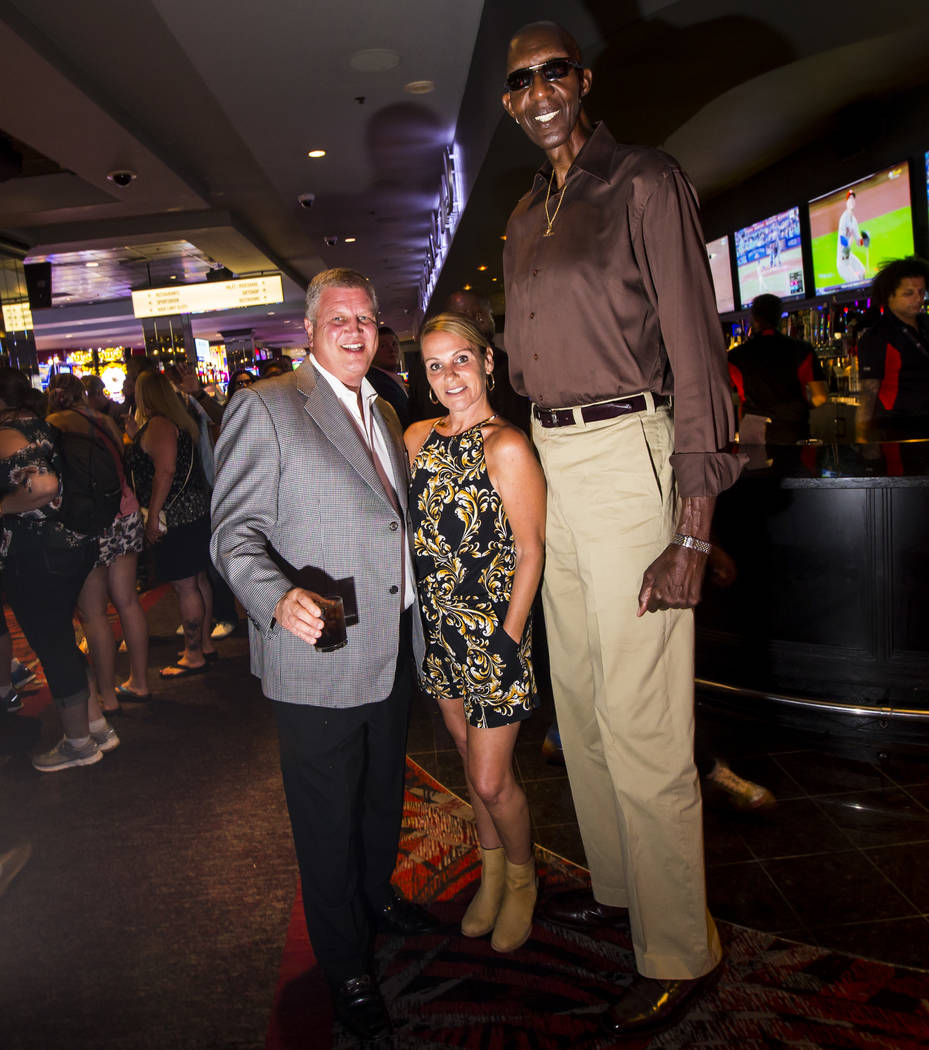 Tallest man in Las Vegas is comfortable in his frame, VIDEO