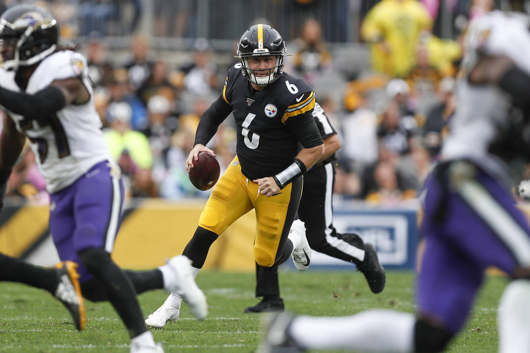 Pittsburgh Steelers backup quarterback Devlin Hodges (6) scrambles for a first down in the seco ...