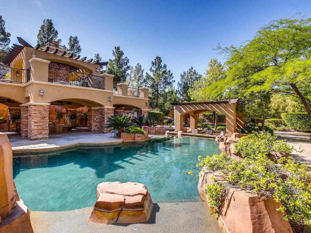 HGTV's 'Best. Pool. Ever.' features Las Vegas backyard oasis — VIDEO, Real  Estate Millions