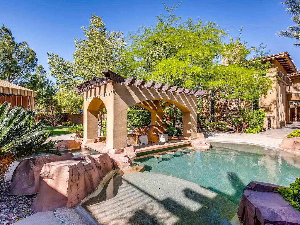 HGTV's 'Best. Pool. Ever.' features Las Vegas backyard oasis — VIDEO, Real  Estate Millions