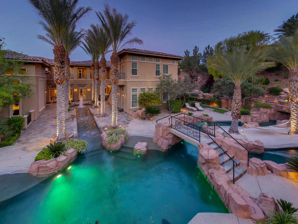 HGTV's 'Best. Pool. Ever.' features Las Vegas backyard oasis — VIDEO, Real  Estate Millions