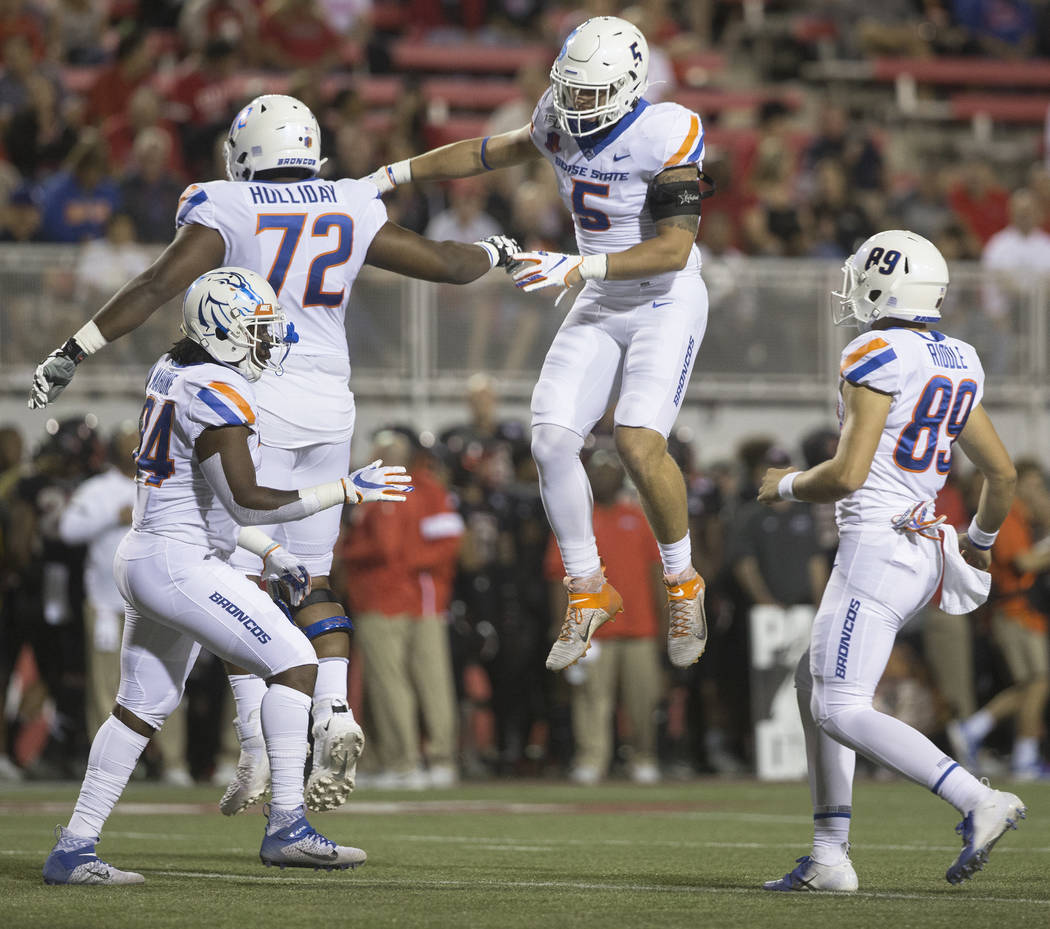 Boise State Broncos tight end Garrett Collingham (5) celebrates with Boise State Broncos offens ...