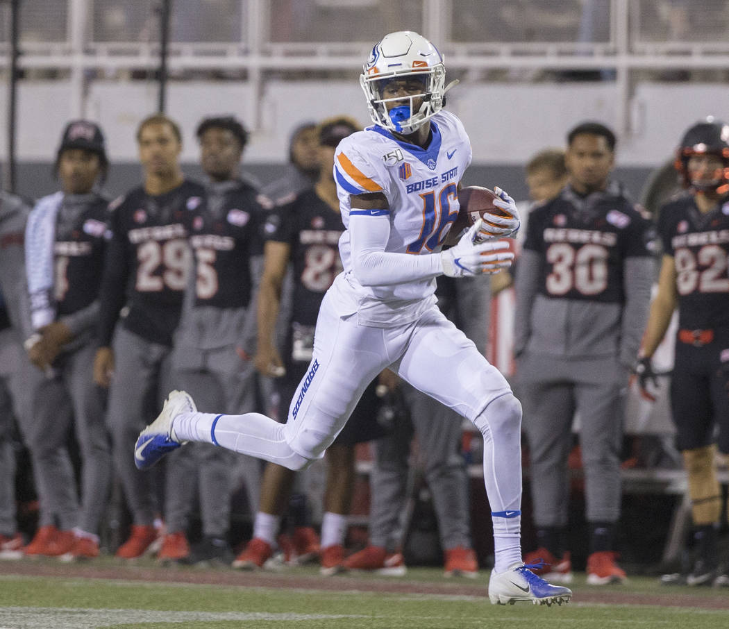 Boise State Broncos wide receiver John Hightower (16) streaks down the sideline for a second-qu ...