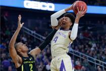 Washington's Matisse Thybulle attempts a shot over Oregon's Louis King during the first half of ...