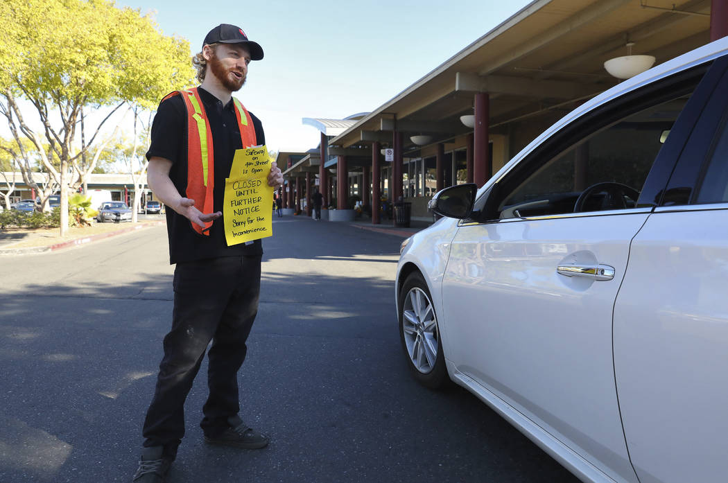 Ian Keiger informs customers about the closure of the Safeway on Calistoga Road due to a power ...