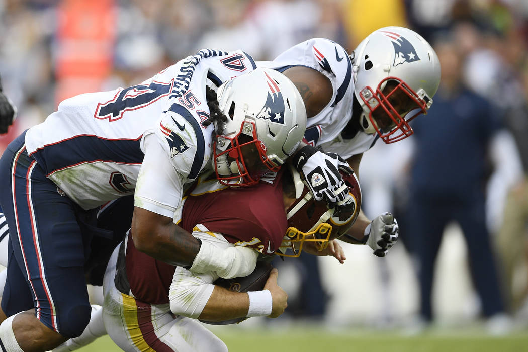 New England Patriots outside linebacker Dont'a Hightower (54) and New England Patriots defensiv ...
