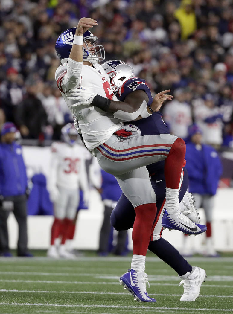 New England Patriots linebacker Ja'Whaun Bentley, right, hits New York Giants quarterback Danie ...