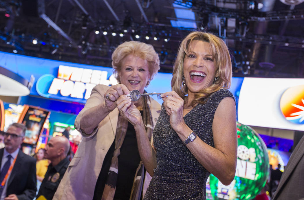 Las Vegas Mayor Carolyn Goodman, left, presents entertainer Vanna White with the key to the cit ...