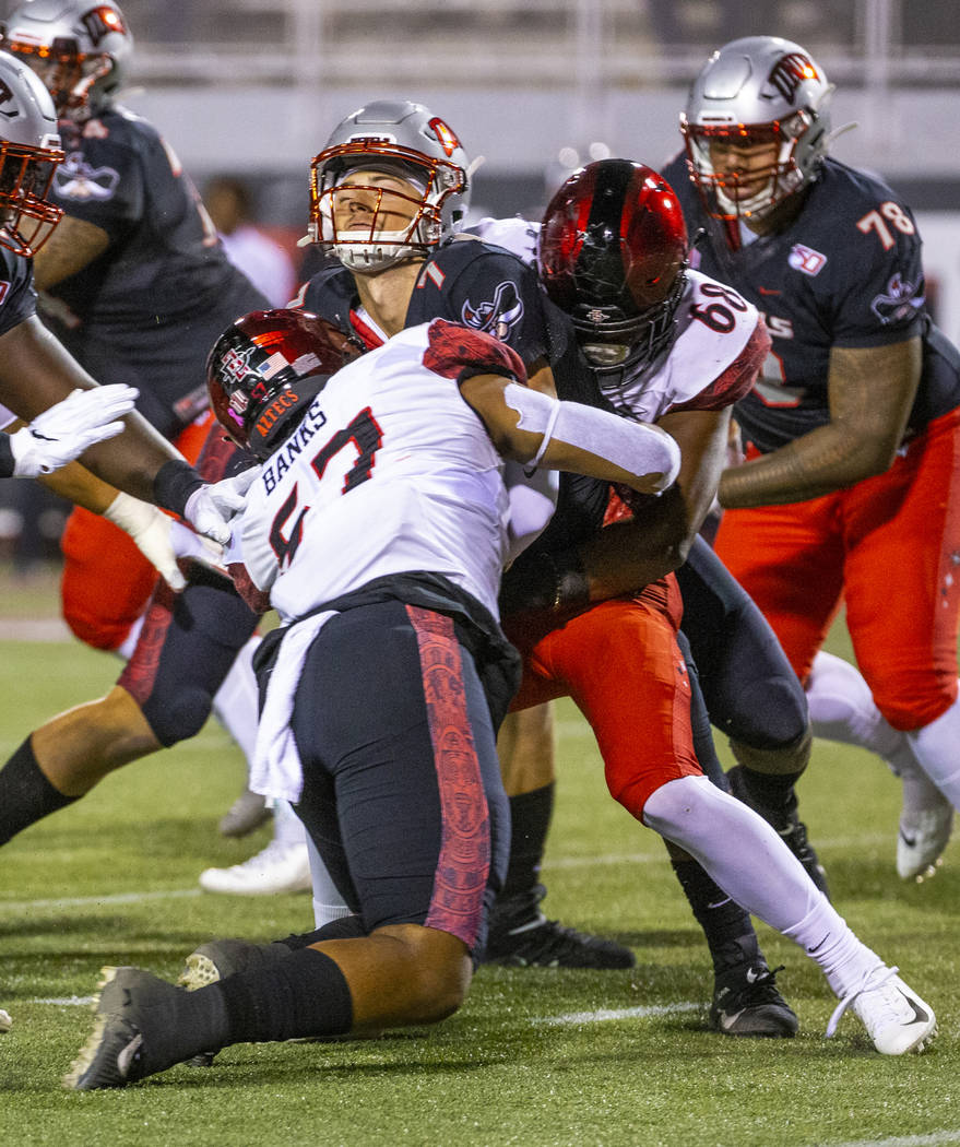 San Diego State Aztecs defensive linemen Keshawn Banks (57) and Myles Cheatum (68) team up to s ...