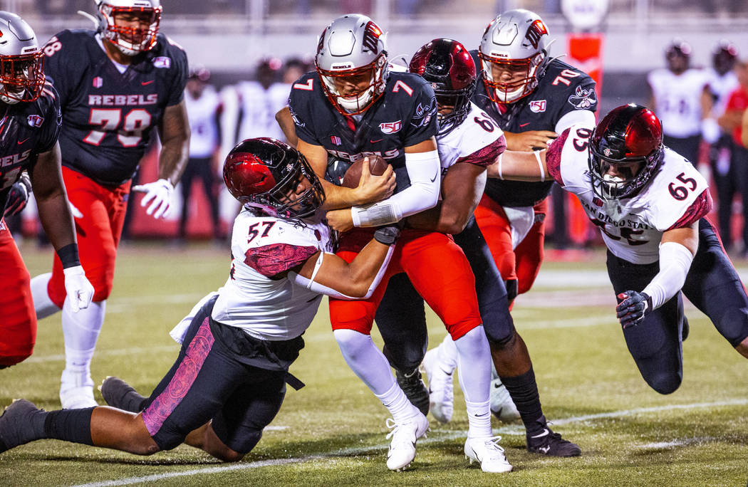 San Diego State Aztecs defensive lineman Keshawn Banks (57) and San Diego State Aztecs defensiv ...