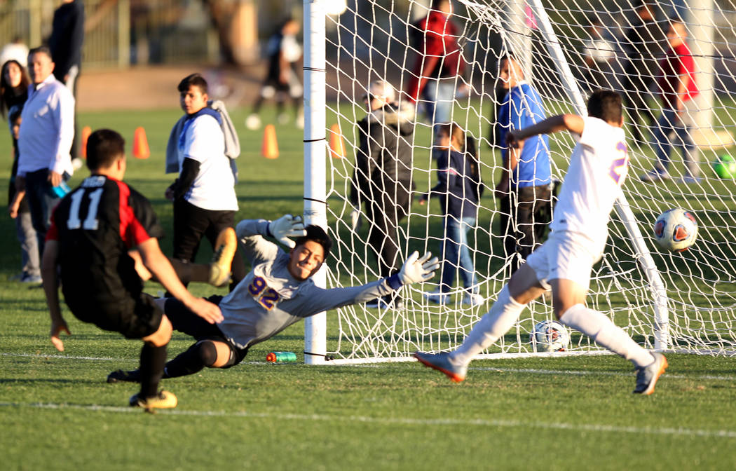 Las Vegas' Rigo Carrasco (11) scores against Durango's Jason Sotelo (92) in the first half of t ...