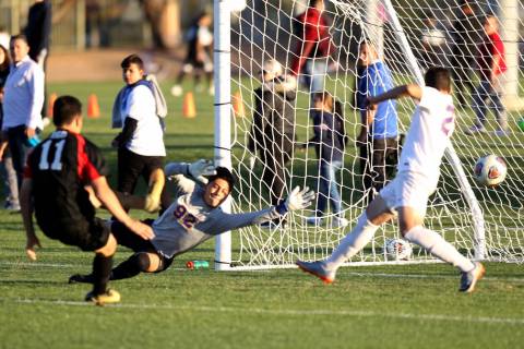 Las Vegas' Rigo Carrasco (11) scores against Durango's Jason Sotelo (92) in the first half of t ...