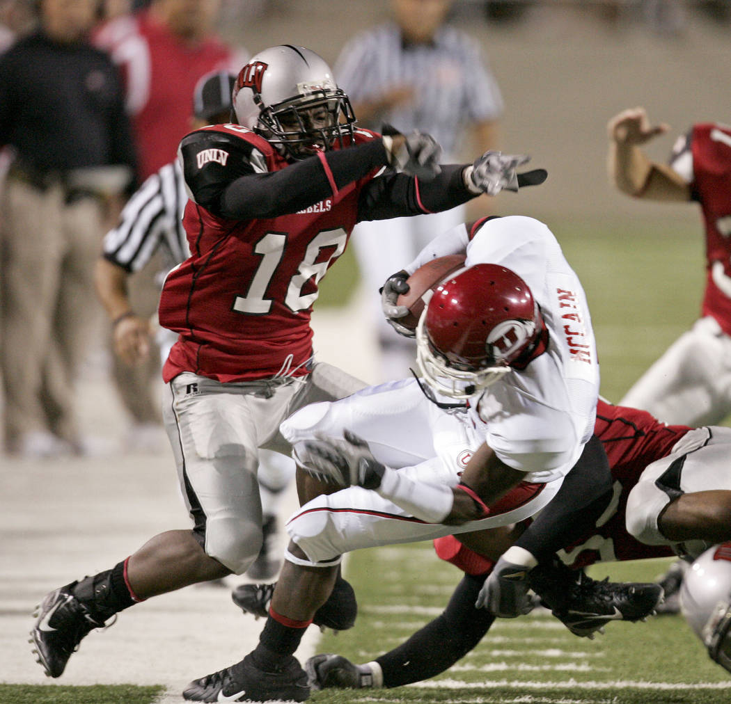 UNLV's Quinton Pointer (18) lays out Utah's Brice McCain on a kickoff during the Rebels' 27-0 s ...