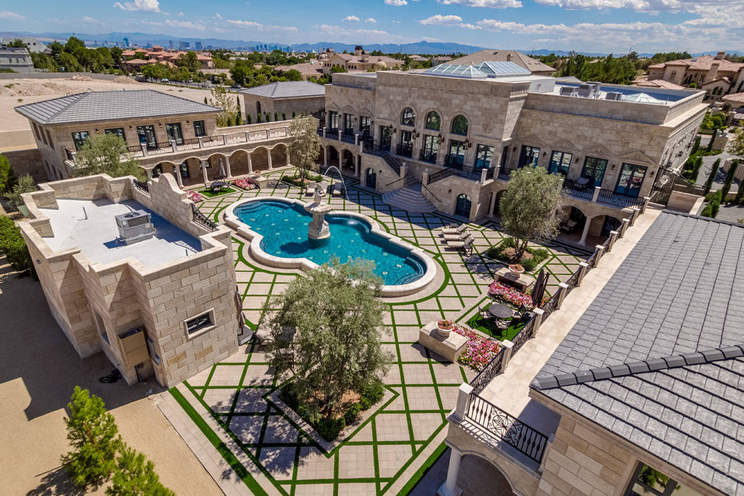 Luxury Estates International Boxer Floyd Mayweather bought this home at 9504 Kings Gate Court f ...