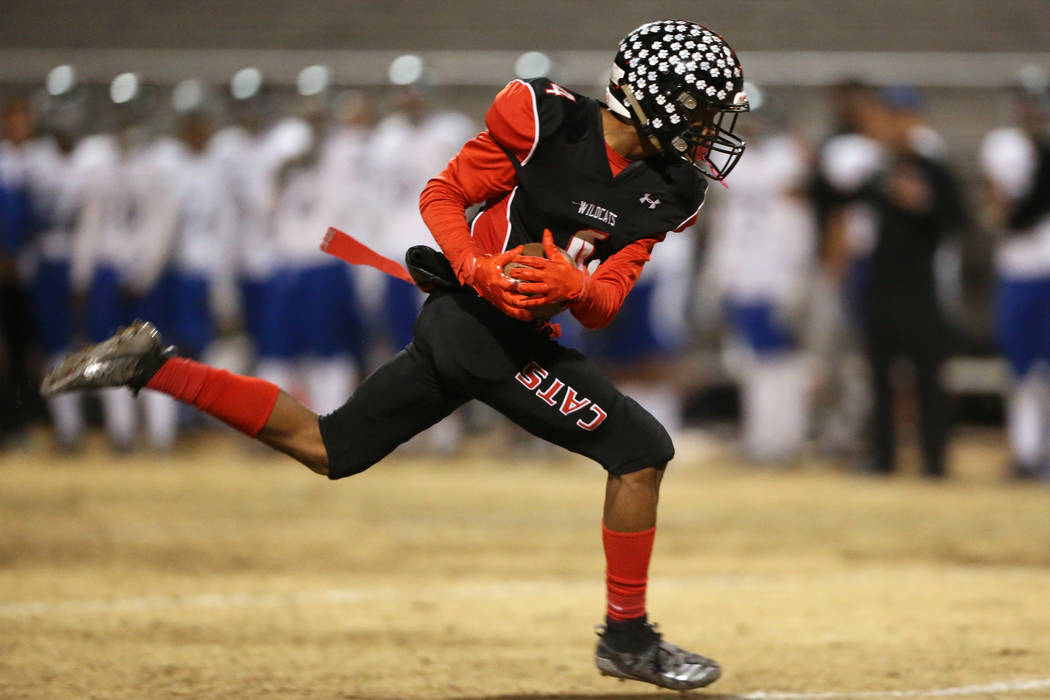 Las Vegas Victory David (4) makes a catch against Desert Pines in the second quarter of a footb ...