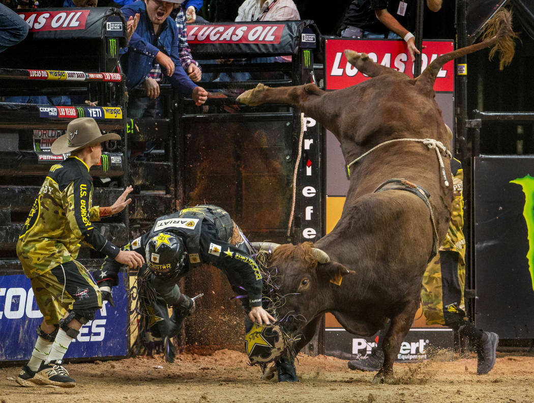 Jess Lockwood rallies to capture second PBR world title | Las Vegas