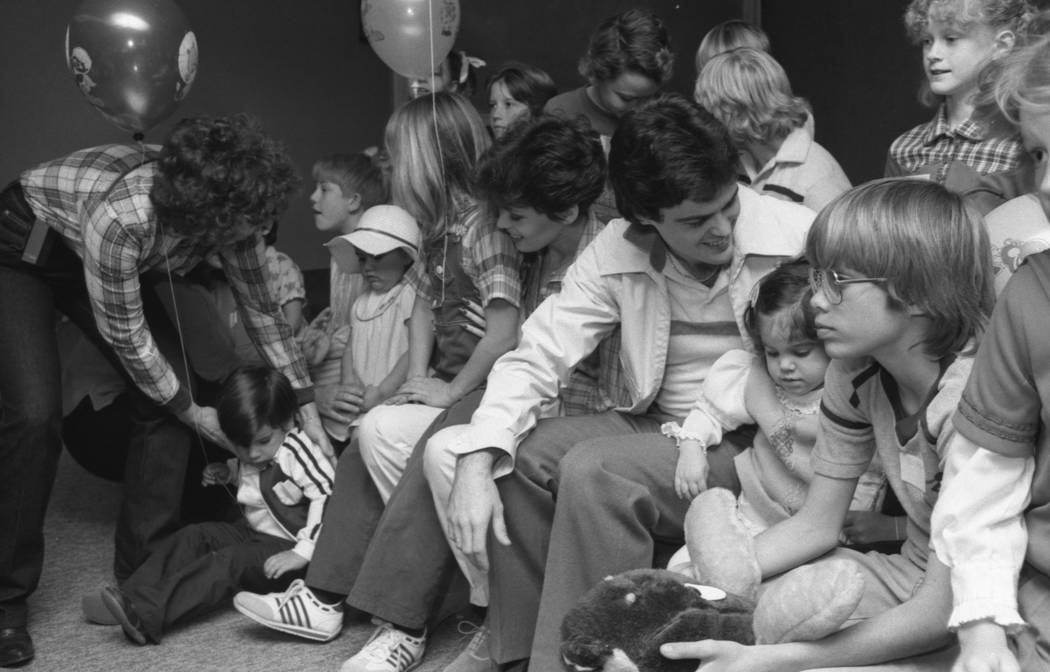 Donny and Marie Osmond visit children at Sunrise Hospital in Las Vegas during a 1980 visit on b ...