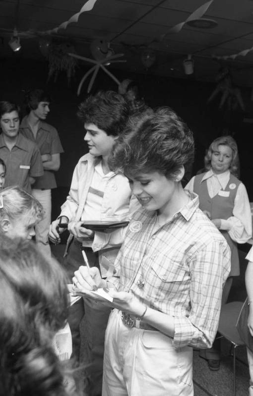 Donny and Marie Osmond sign autographs during a 1980 visit to Sunrise Hospital in Las Vegas. (L ...