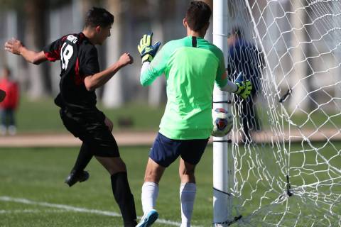Las Vegas' Sergio Aguayo (18) connects with the ball with his head for a score during the secon ...