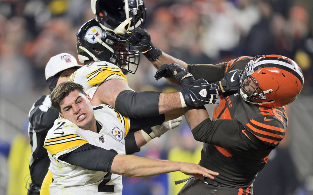 Cleveland Browns defensive end Myles Garrett (95) hits Pittsburgh Steelers quarterback Mason Ru ...