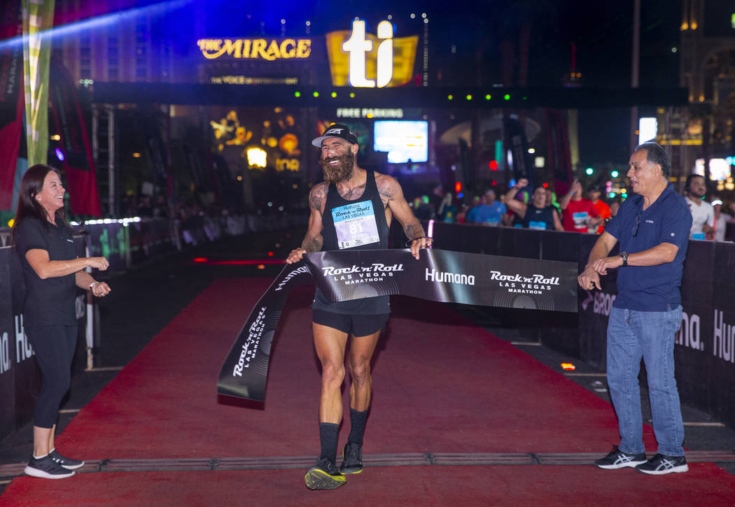 Tommy Puzey repeats as men’s Rock ‘n’ Roll Las Vegas Marathon champion