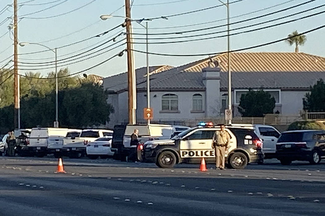 Las Vegas police respond to a barricade situation on East Sahara Avenue on Saturday, Nov. 23, 2 ...