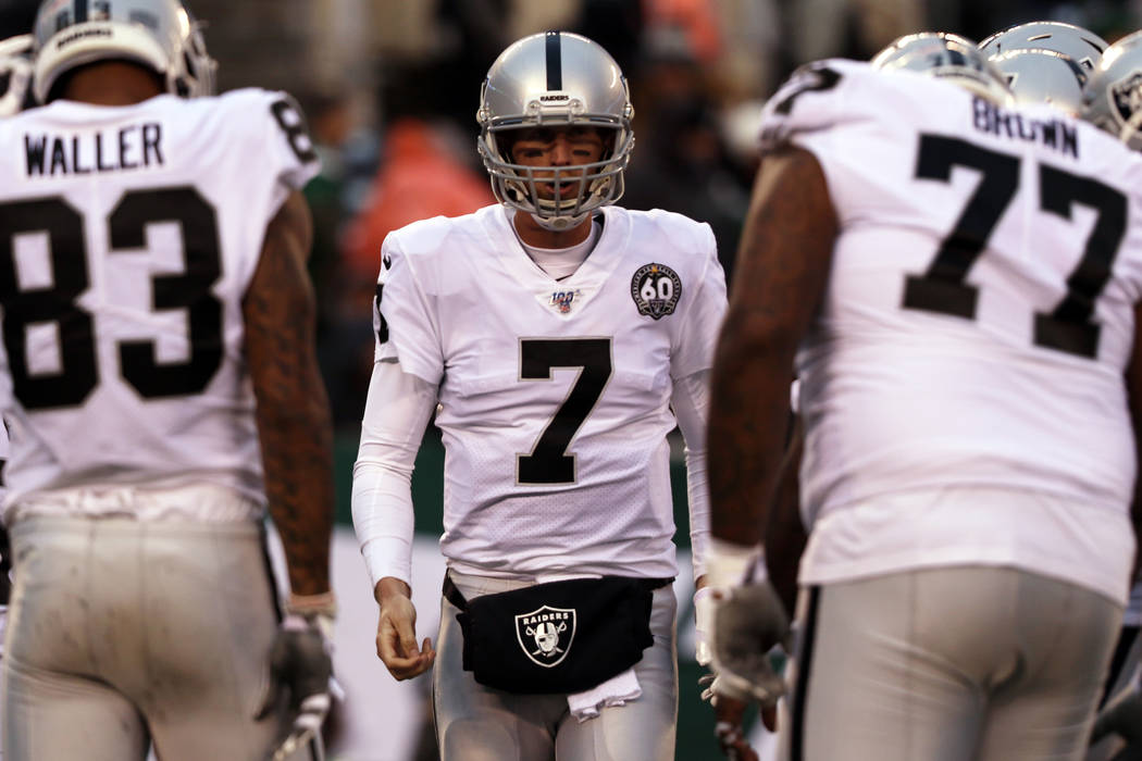 Oakland Raiders quarterback Mike Glennon (7) calls a play from the huddle during the second hal ...