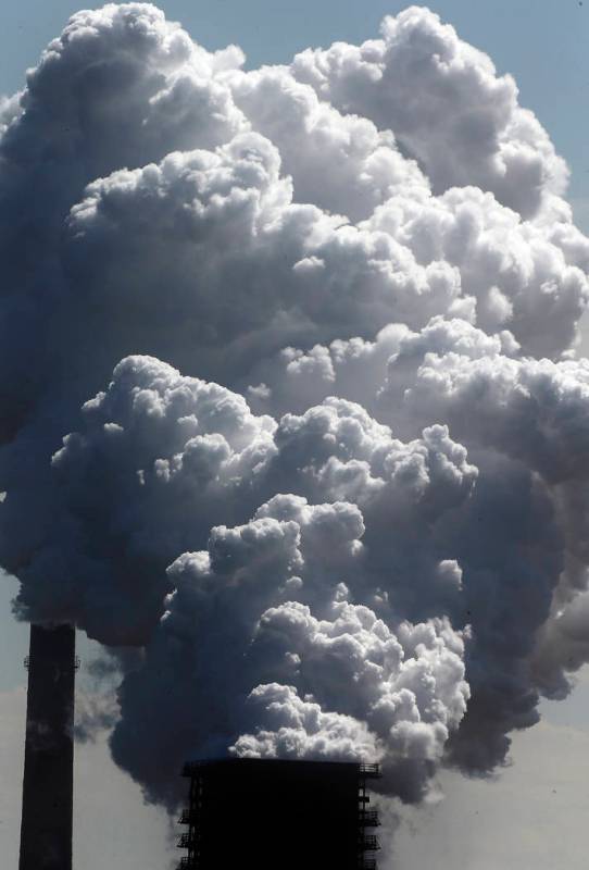 FILE - In this Monday, May 27, 2013 file photo, steam of a furnace pollutes the sky in Duisburg ...