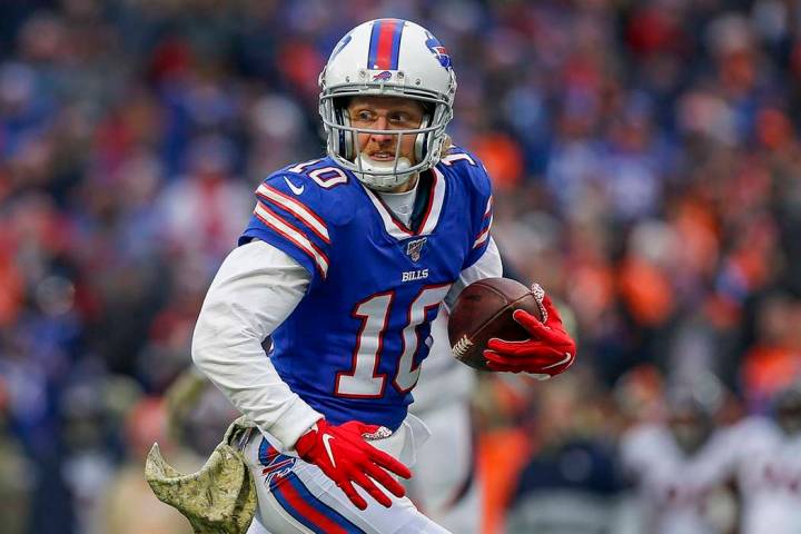 Buffalo Bills wide receiver Cole Beasley (10) runs the ball on his way to a touchdown against t ...