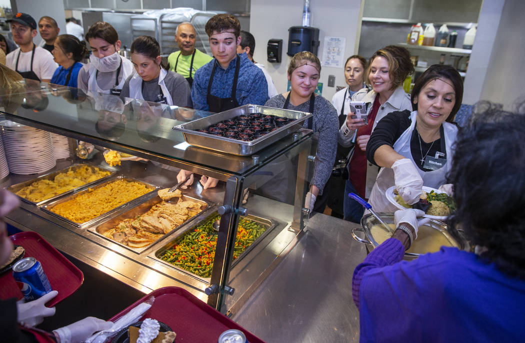 Catholic Charities serves up Thanksgiving feast | Las ...