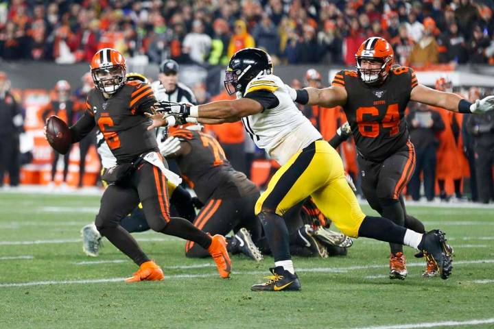 Cleveland Browns quarterback Baker Mayfield (6) plays against Pittsburgh Steelers defensive end ...