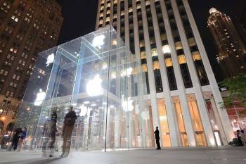 Apple offers a 14-day full return policy, ranking it NO. 2 among electronics stores. (Sean Pavo ...
