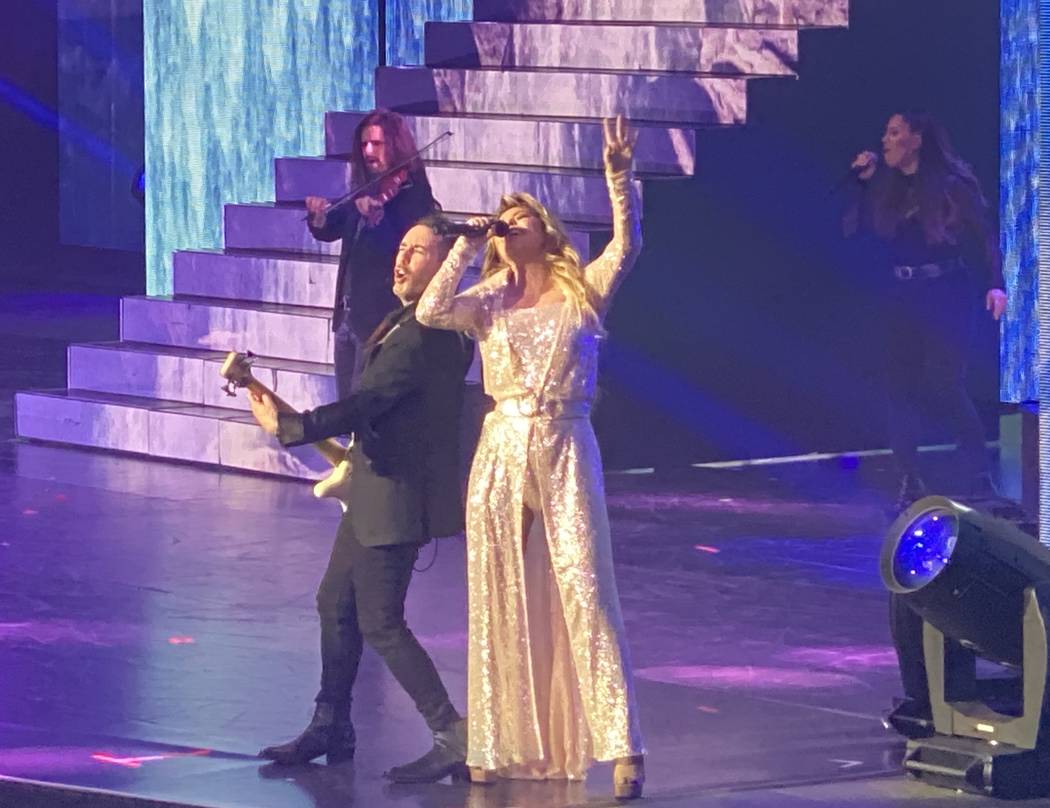 Shania Twain delivers a very Vegas opening at Hollywood Las